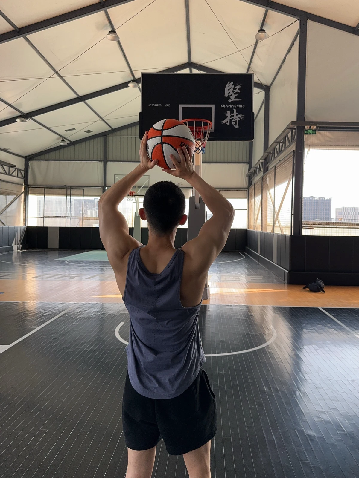 刻苦训练篮球时如何避免受伤的建议_2